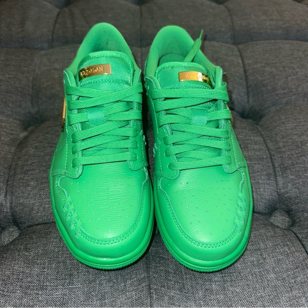 Women’s Air Jordan 1 Low Method of Make 'Lucky Green' US SIZE 6.5 - Picture 3 of 8